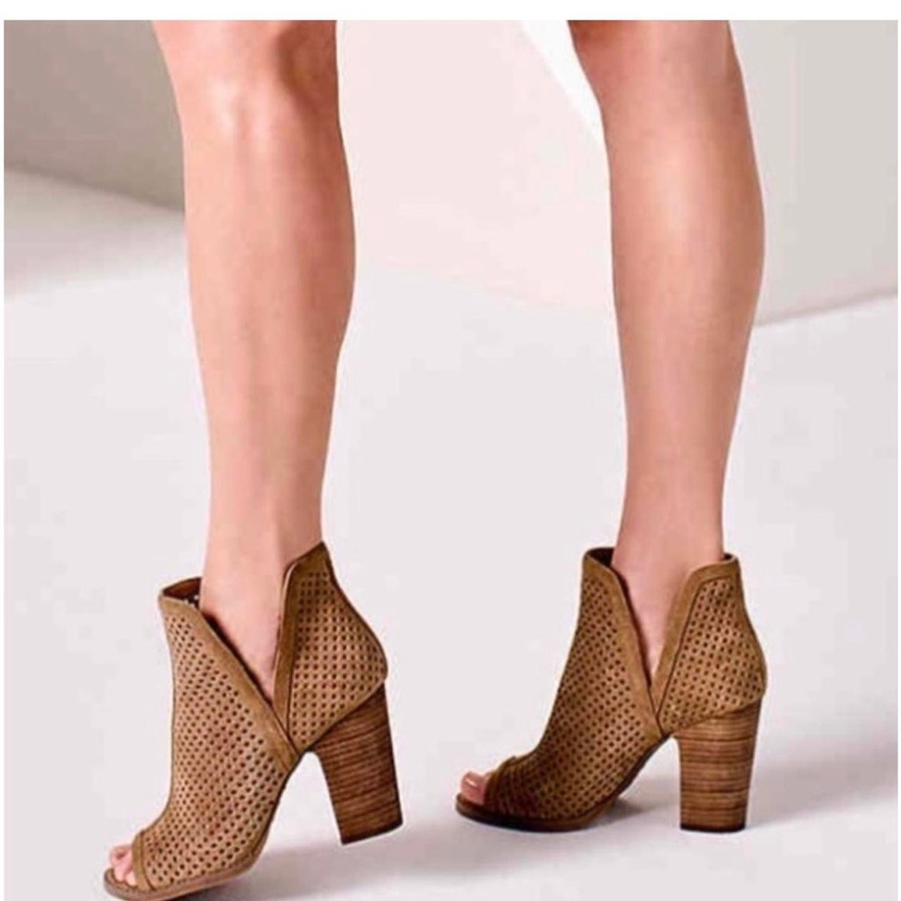 Lucky Brand Larise Tan Suede Leather Ankle Booties Size 8.5